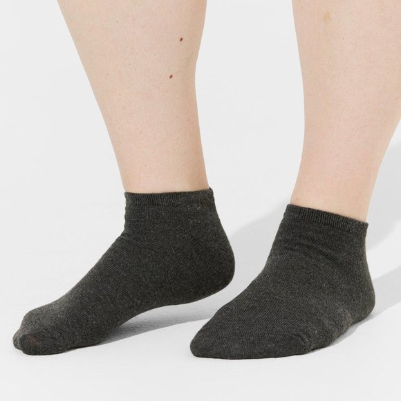 ❤️NWT VINTAGE TORRID 5 PAIRS WIDE SOCKS - CHRISTMAS SOCKS - SKULLS STARS WIDE WW - Picture 5 of 11